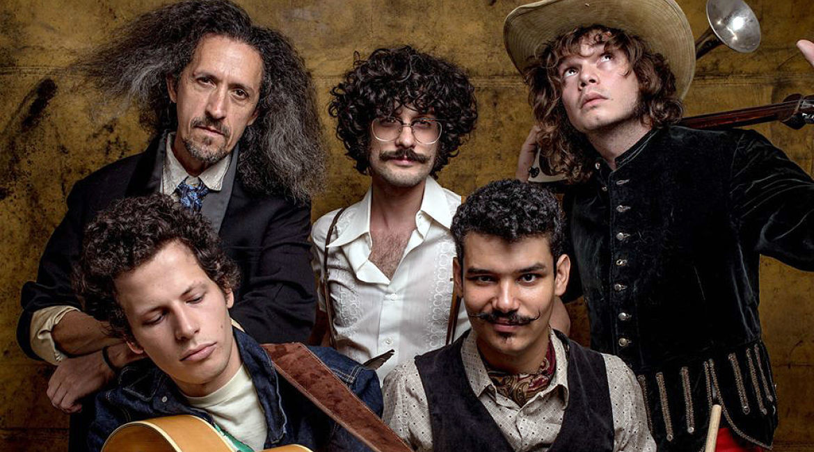 Mustache e os Apaches