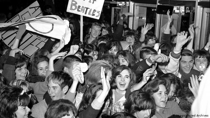 BEATLEMANIA THE BEATLES BAR DOS BEATLES