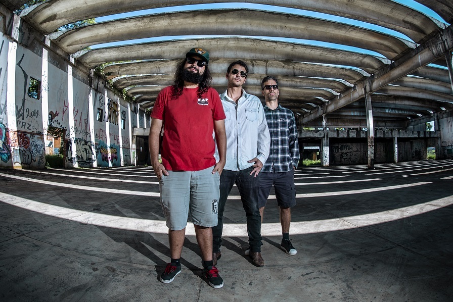 Reality check for a Failed Rocknrolla