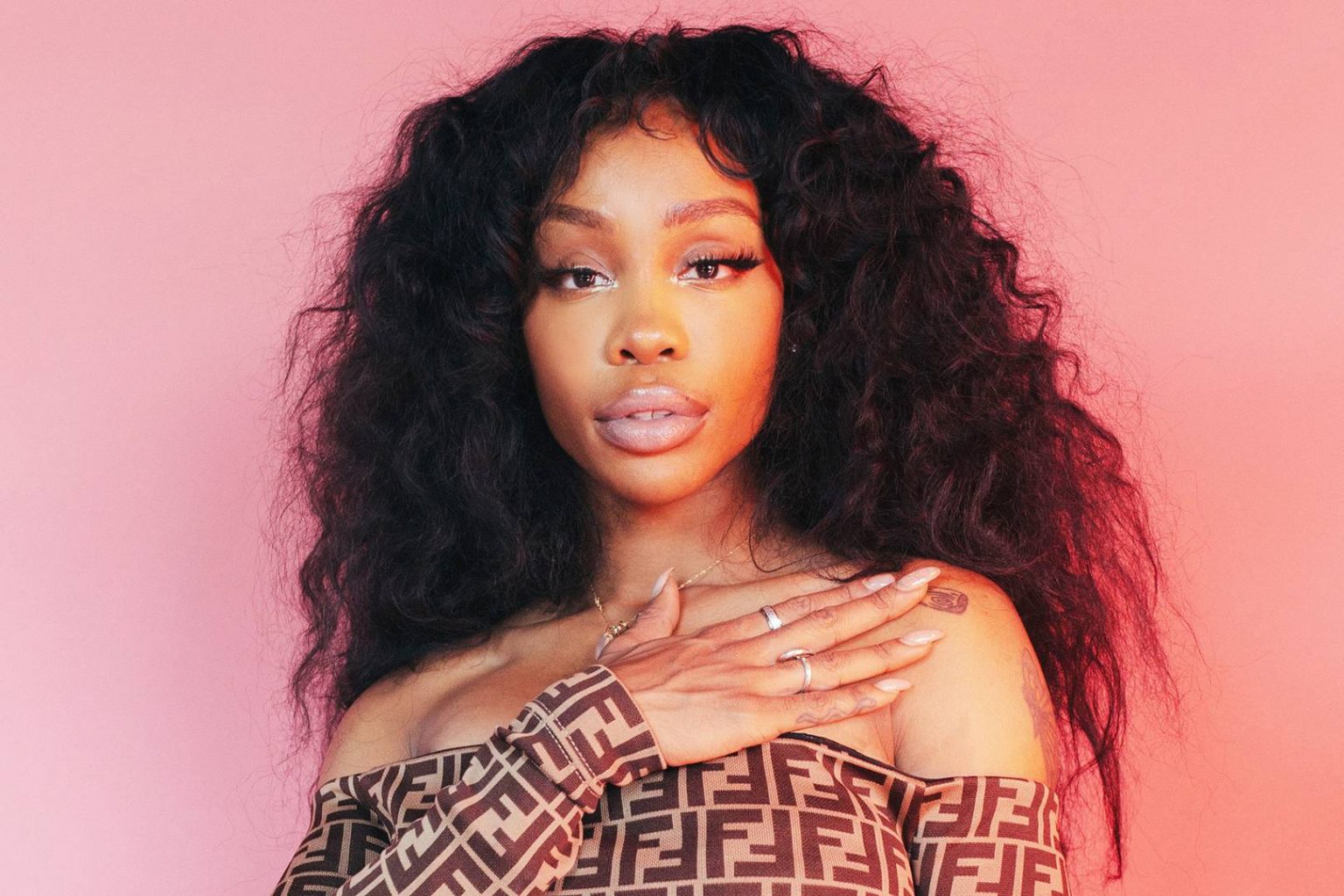 sza-retorna-com-tudo-assista-ao-clipe-do-novo-single-hit-different