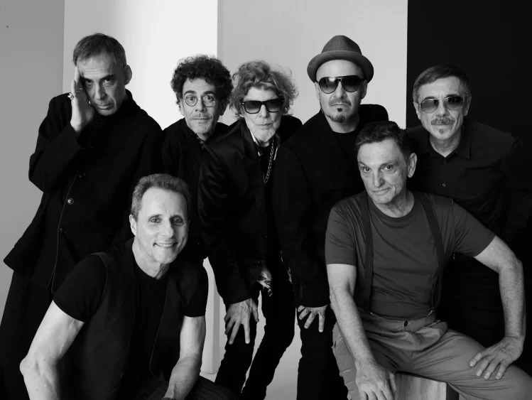 Titãs divulgam a turnê Todos ao Mesmo Tempo Agora.