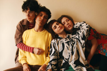 Crime Caqui para o lançamento do single "Existe Em Mim".