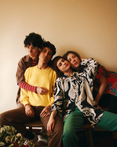 Crime Caqui para o lançamento do single "Existe Em Mim".