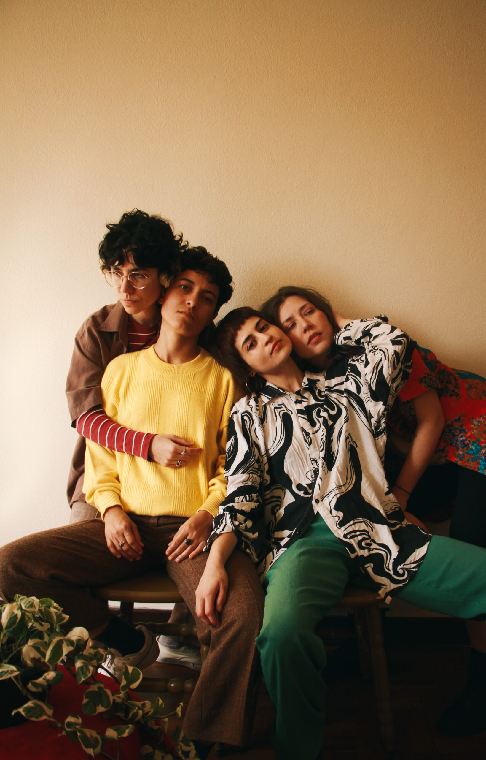 Crime Caqui para o lançamento do single "Existe Em Mim".