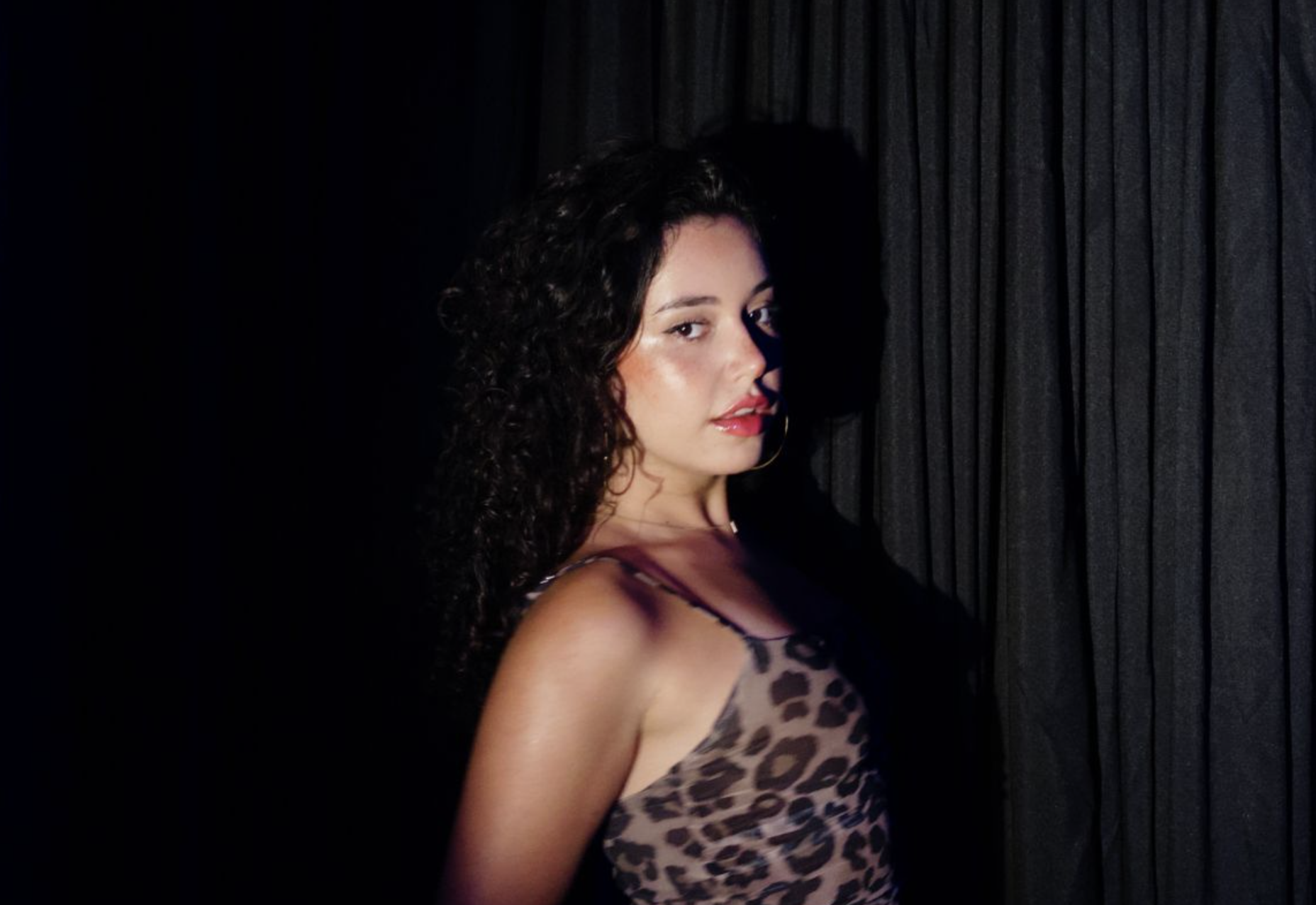 Disk Mandy leva crise existencial para a pista em “Fatal”