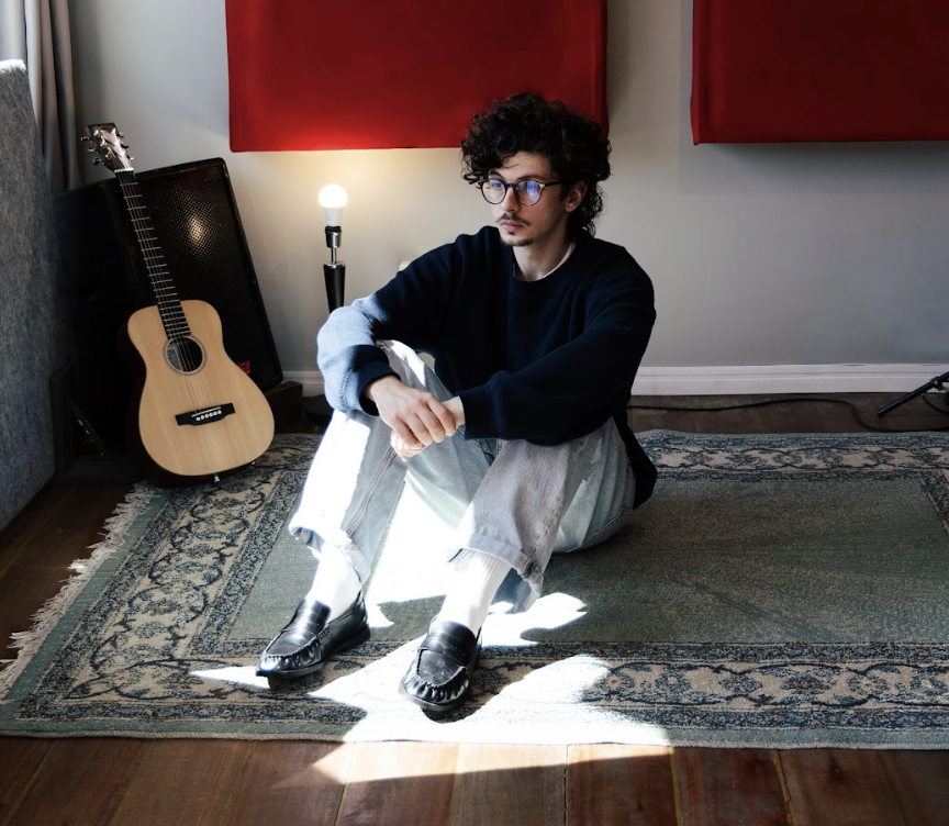 No radar: Henrique Tibola estreia em álbum guiado por amor, memória e solidão