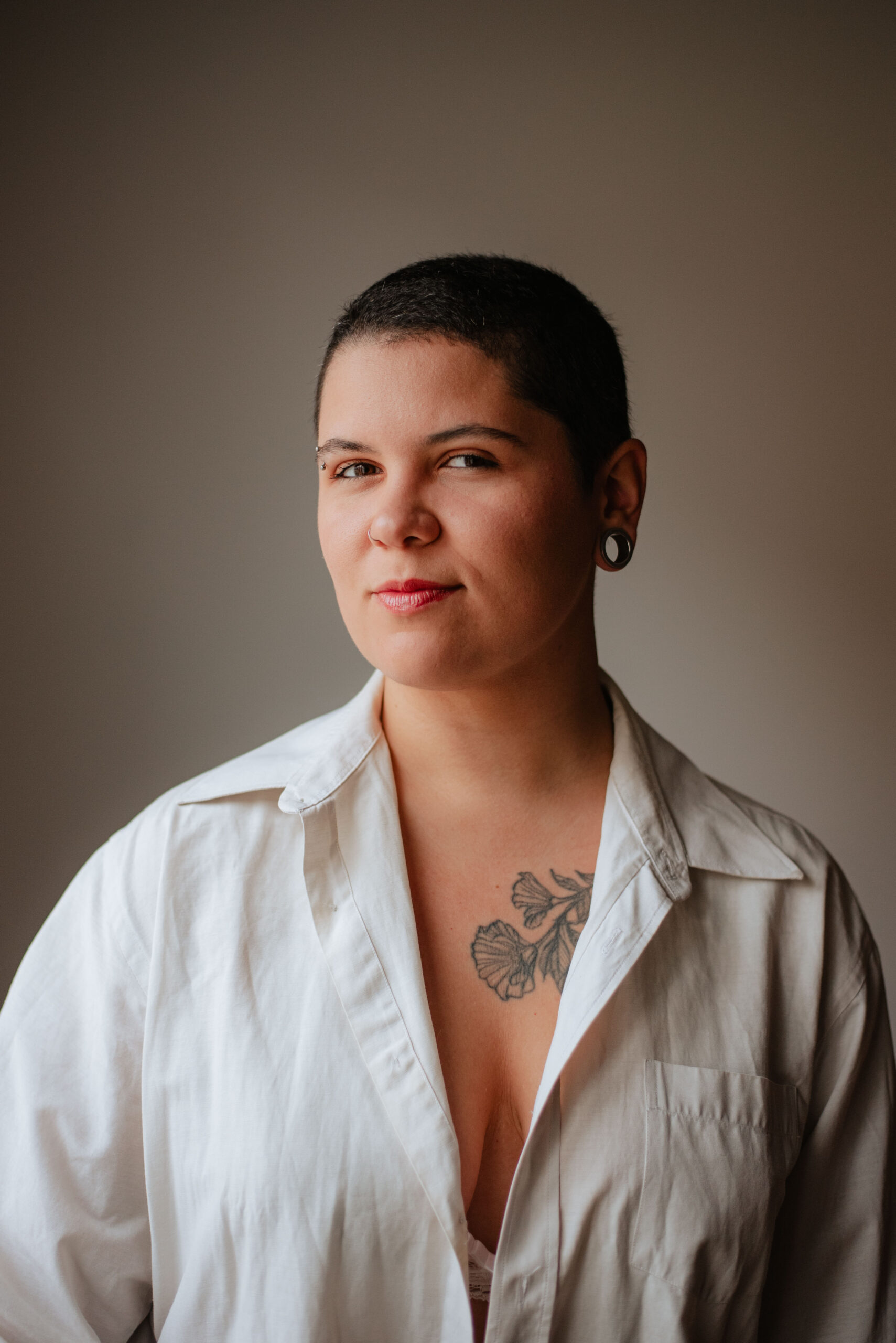 Gabriela Lery lança “Meio do Caminho” e abre uma virada mais roqueira na própria trajetória