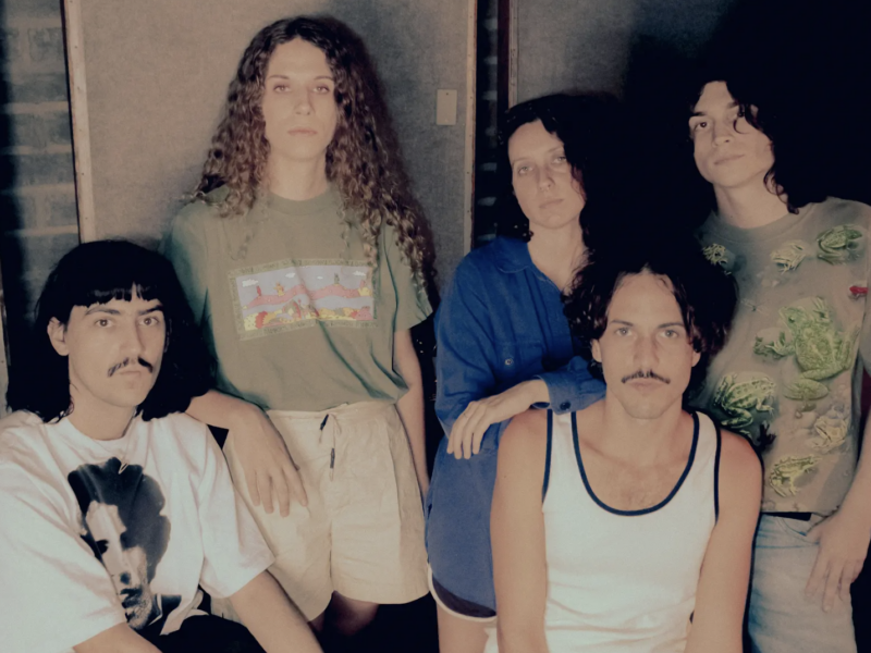 Exclusive Os Cabides anuncia novo EP e lança “Bicicleta”