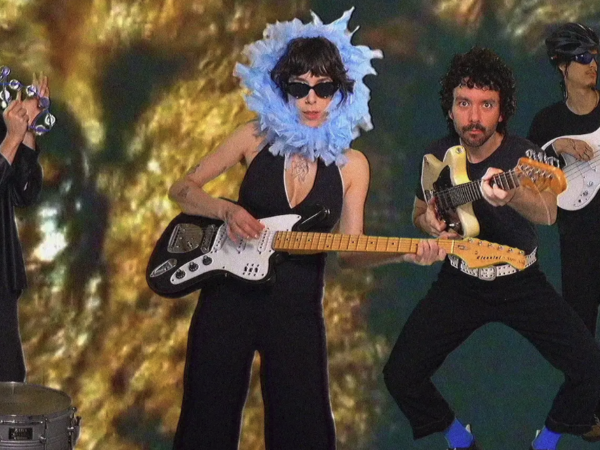 Marina Mole lança videoclipe para “Luneta Azul”