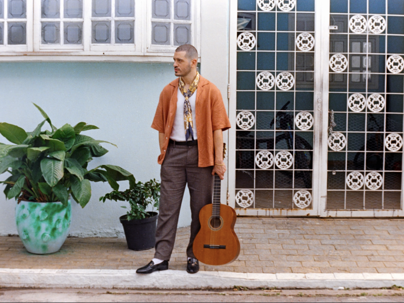 Josefe lança “Fascínio Diamantino”, disco de estreia inspirado na sonoridade da América Latina