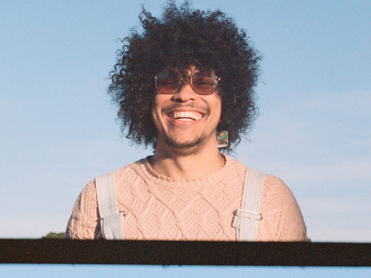 Dinho, do Boogarins, e Ottopapi caem na estrada com a +um Tour  partir desta semana