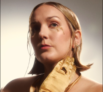 Julie Neff transforma dor crônica e busca por alívio no álbum de estreia fine.