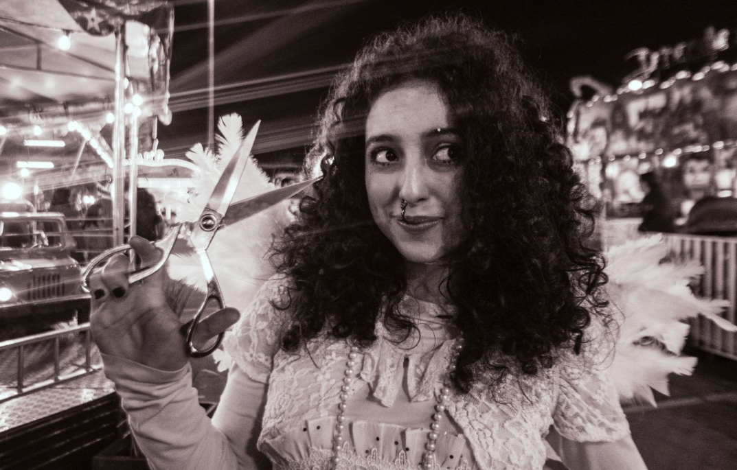 Julia Martins nas gravações de ‘you cut my wings’, por Danilo Abreu de Souza