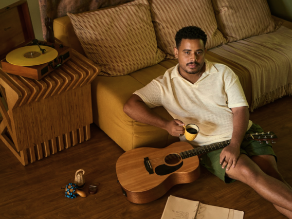 Caio Nunez lança disco de estreia”Nada Fica Fora do Lugar”