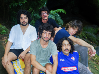 Tangolo Mangos leva “DOMINÓ” ao audiovisual em novo clipe