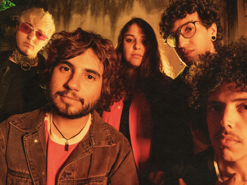 Turmalina aproxima shoegaze, dream pop, psicodelia e indie rock no disco “Enquanto o Mundo Dorme”