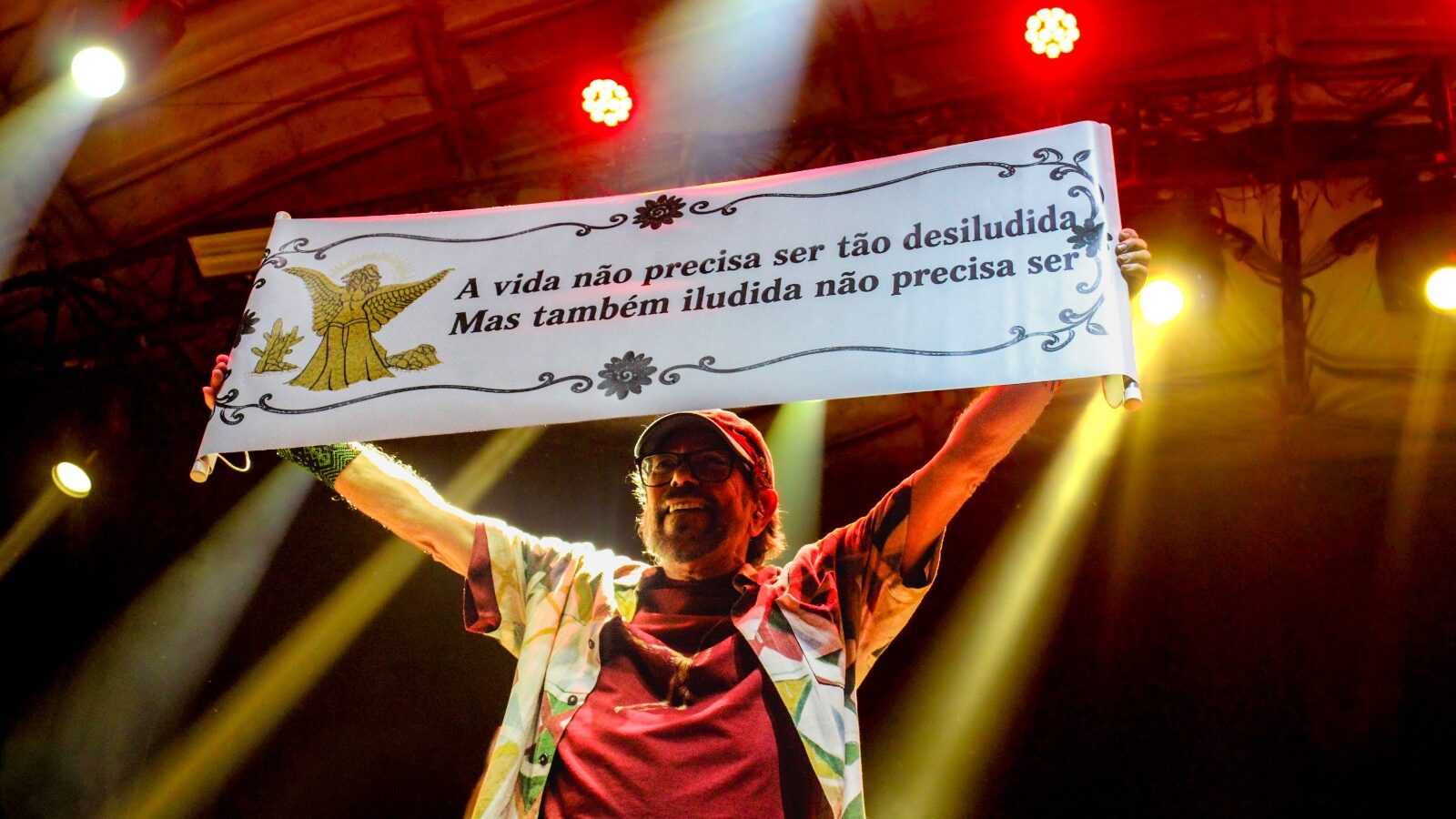 Gerações da psicodelia nordestina se encontram no Circo Voador com Ave Sangria e Papangu 