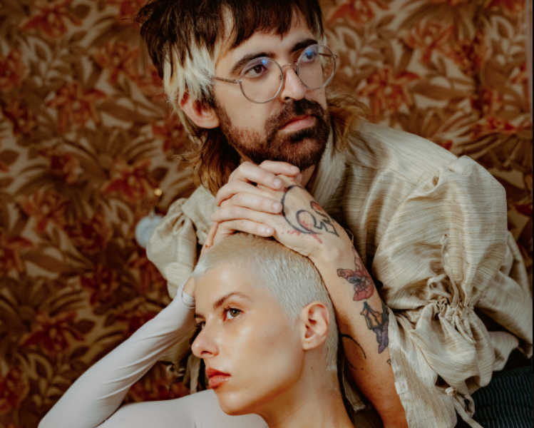 Scatolove celebra dez anos com guitarras mais pesadas no álbum “Estanho”